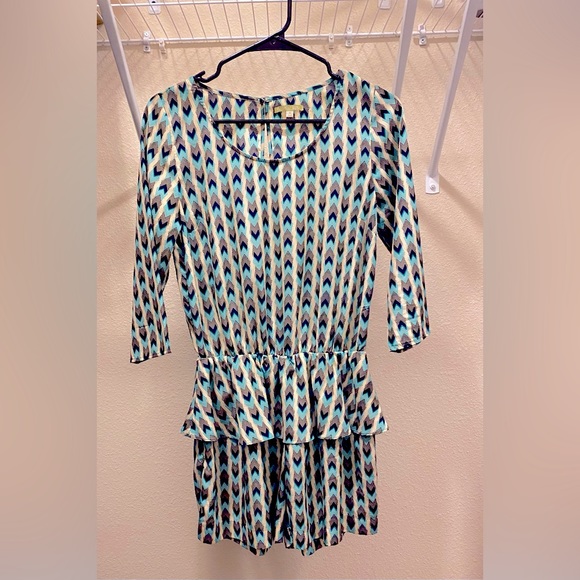 Gianni Bini Romper Small quarter length sleeves geometric design vacation romper - Picture 4 of 9